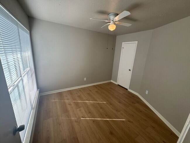 Building Photo - 2038 Woodland Hills Dr