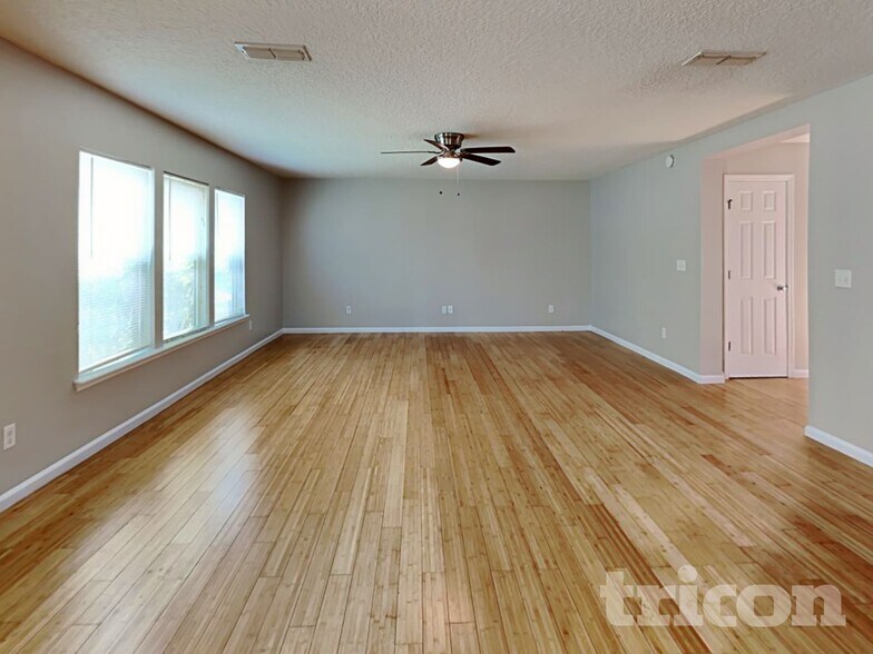 Building Photo - 11982 Alexandra Dr