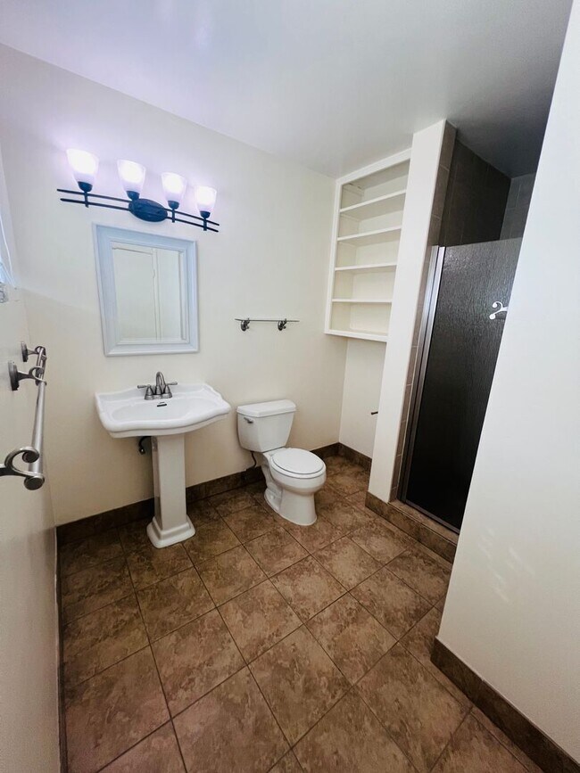 Building Photo - 5051 Dubois Dr