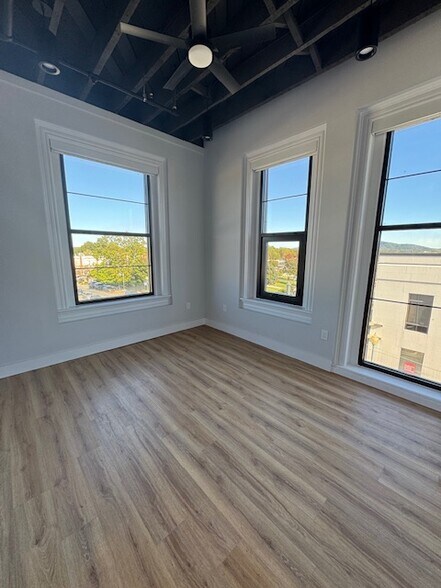 Primary Bedroom - 100 W Union St