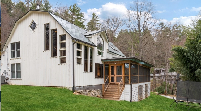 Primary Photo - 85 Hillcrest Dr