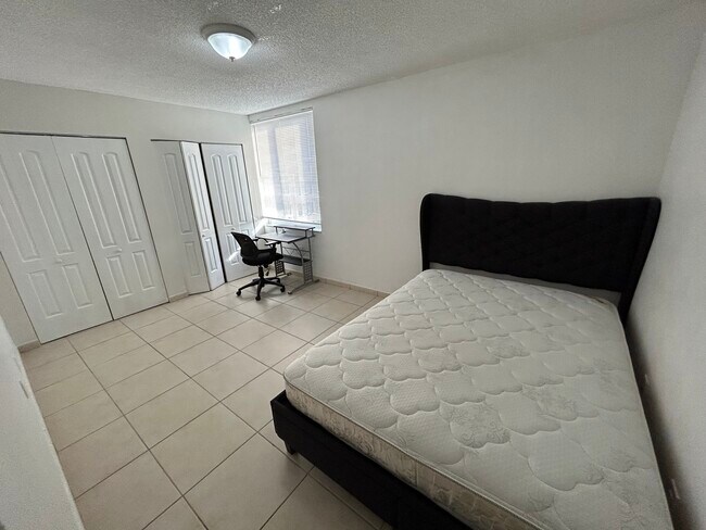 Building Photo - 250 180th Dr