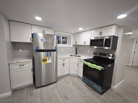 Building Photo - 431 Staples St