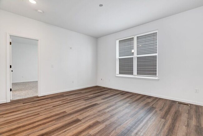 Building Photo - 710 Alban Aly