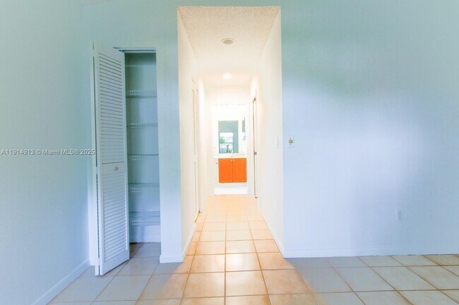 Building Photo - 5289 Fairway Woods Dr