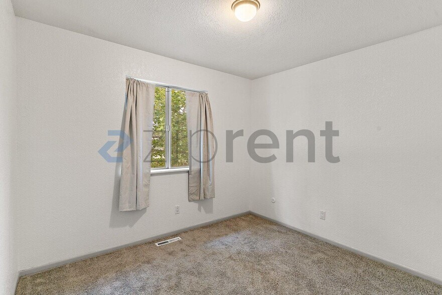 Building Photo - Unit
