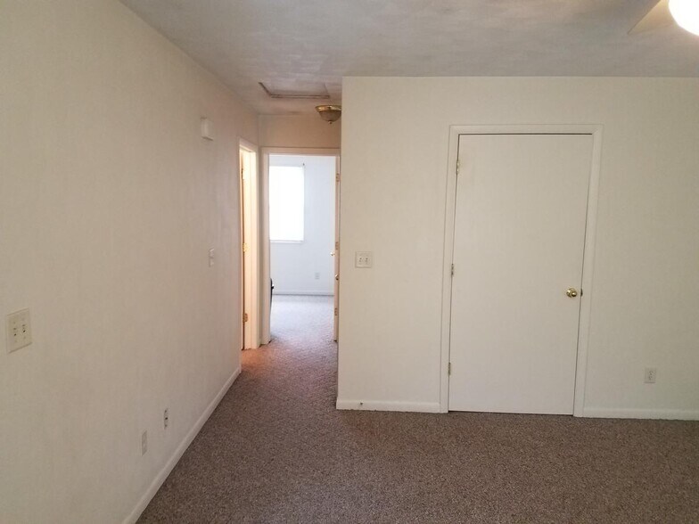 living room into hall - 775 Dilenbeck Dr