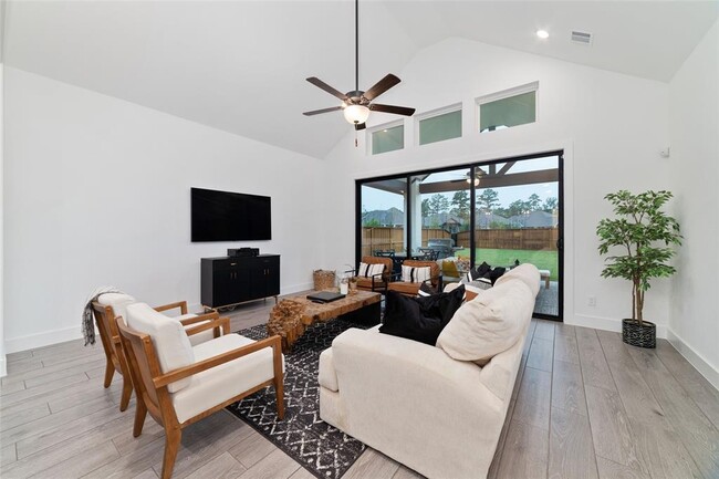 Building Photo - 28266 Emerald Bnd