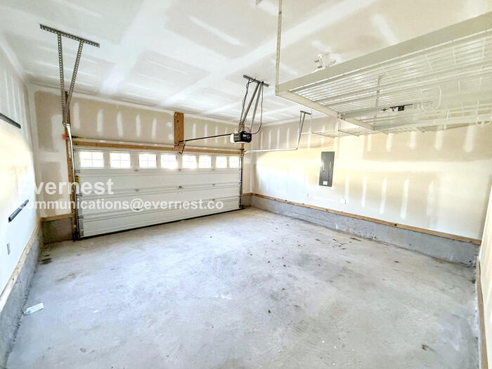 Building Photo - 4008 Park Crossings Dr