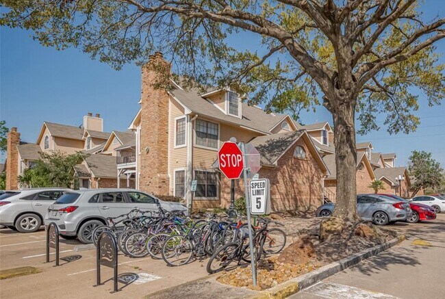 Building Photo - 2300 Old Spanish Trl