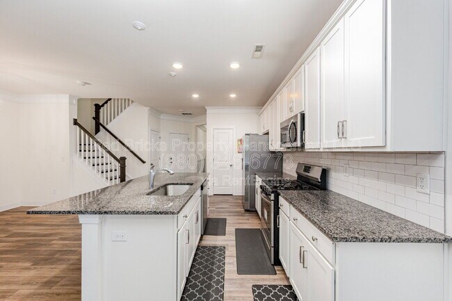 Building Photo - 8046 Saluda Dr