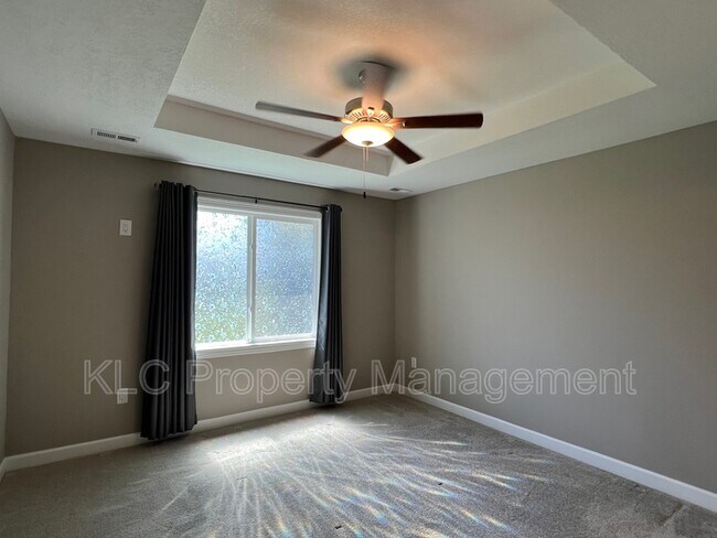 Building Photo - 2301 Redmond Ave