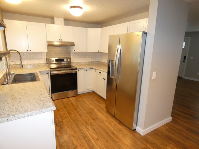 Building Photo - APPLICATION PENDING - West Side Wonderful!