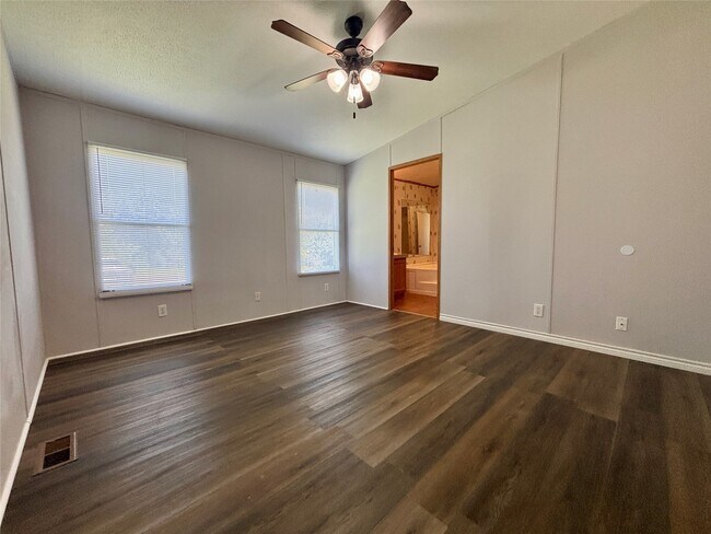 Building Photo - 12733 Pecan Tree Ct