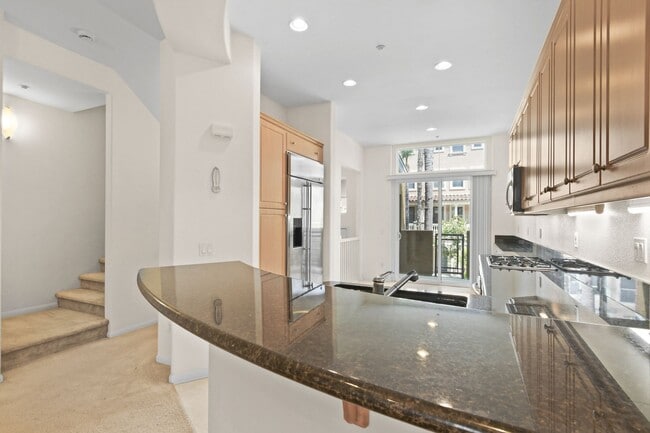 Building Photo - Act Fast: Charming Townhome in Central San...