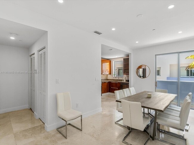 Building Photo - 155 N Shore Dr