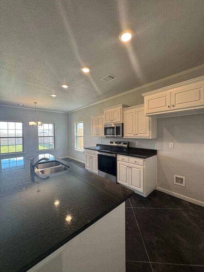 Building Photo - New built located in Beacon Pointe area!!!...