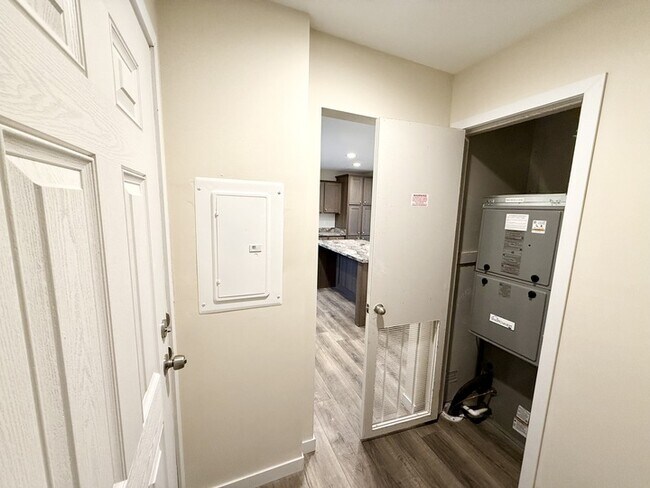 Building Photo - 9345 White Pine Ct