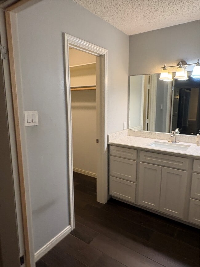 Building Photo - 31 Hideaway Dr