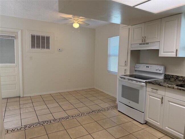 Building Photo - 817 Margo St