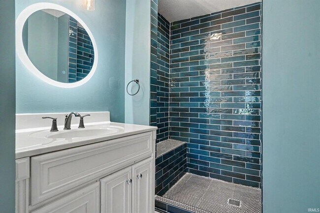 Building Photo - Completely remodeled home located on the north side of South Bend