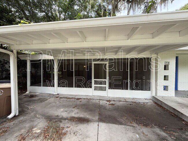 Building Photo - 719 SE 24th St