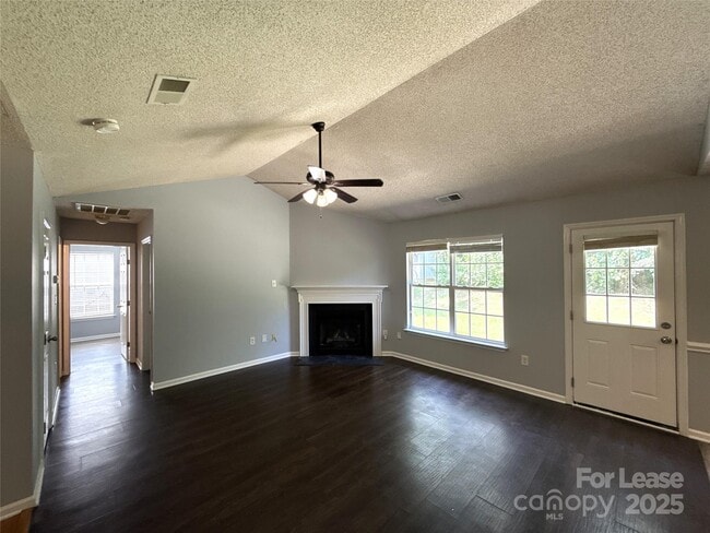 Building Photo - 3025 Longspur Dr