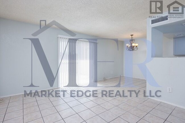 Building Photo - 3Bed/1Bath Home at 48th St/Broadway! $399 ...