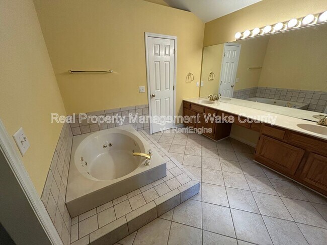 Building Photo - 106 Oak Spring Ct
