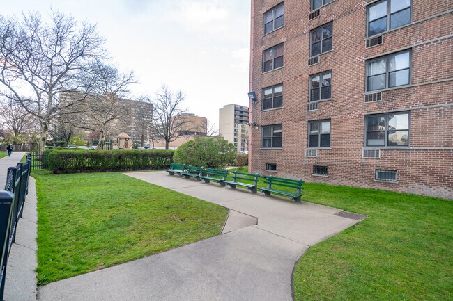 Building Photo - 201 Saint Pauls Ave