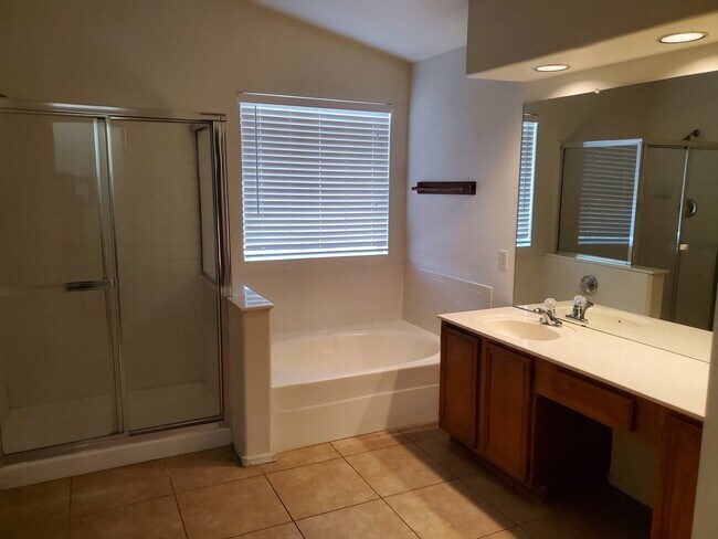 Building Photo - 510 W Sereno Dr