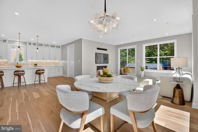 Building Photo - 5310 Cathedral Ave NW