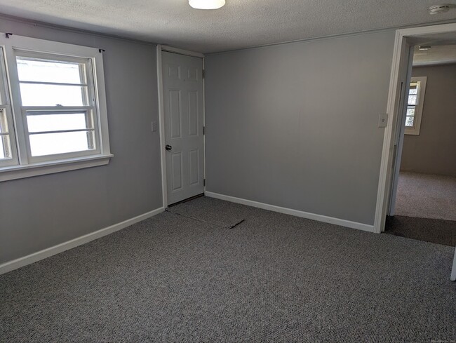 Building Photo - 264 McCall Rd