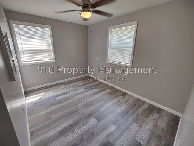 Building Photo - 7941 NE San Rafael Dr