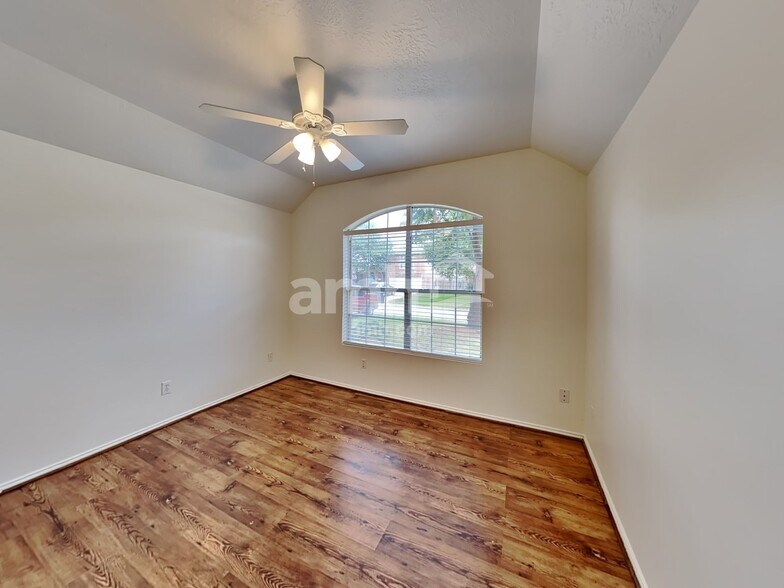 Building Photo - 11919 Lois Ln Dr