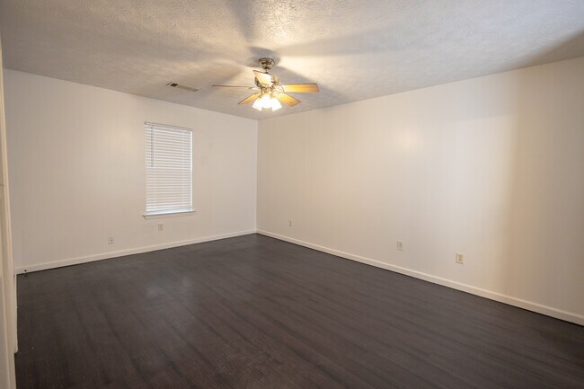 Building Photo - 8791 Freedom Way