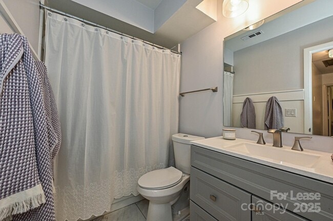 Building Photo - 1077 Sardis Cove Dr