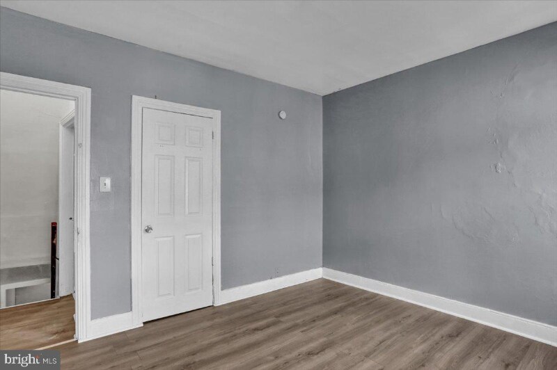 Building Photo - 637 Moss St