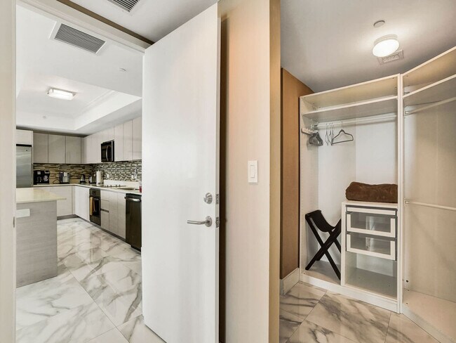 Building Photo - 2602 E Hallandale Beach Blvd