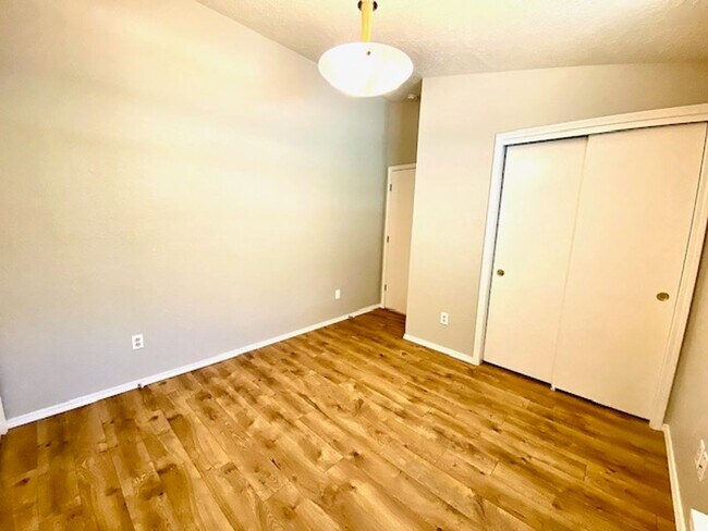 Building Photo - 4 Bedroom 2 bath Home in NW Boise