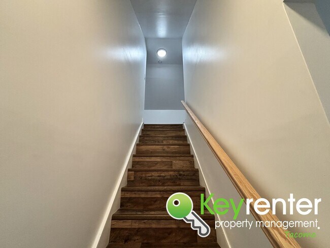 Building Photo - Updated 3-Bedroom Home for Rent in Central...