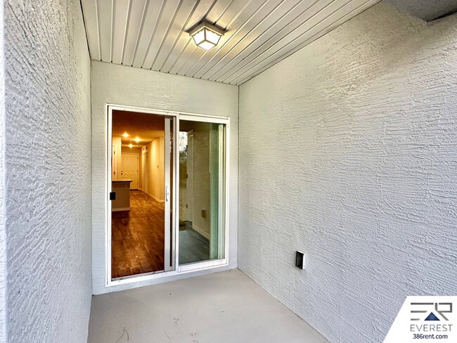 Building Photo - 10 Ryall Ln