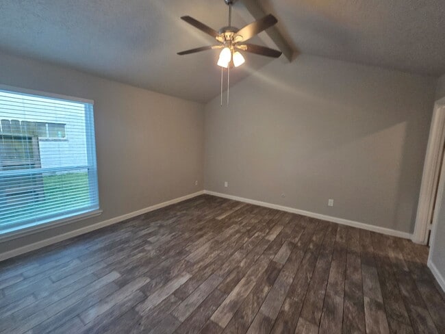 Building Photo - 5618 Stone Creek Dr