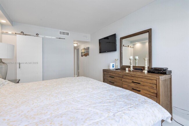 Building Photo - 1980 S Ocean Dr