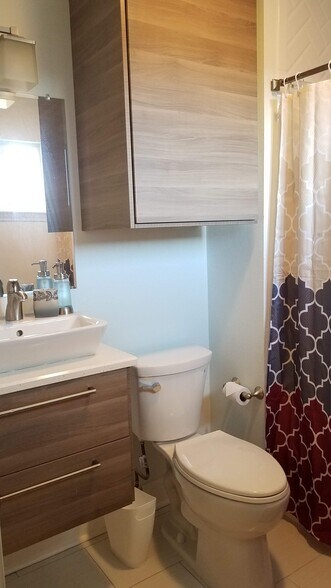 Second bathroom - 3817 General Taylor St