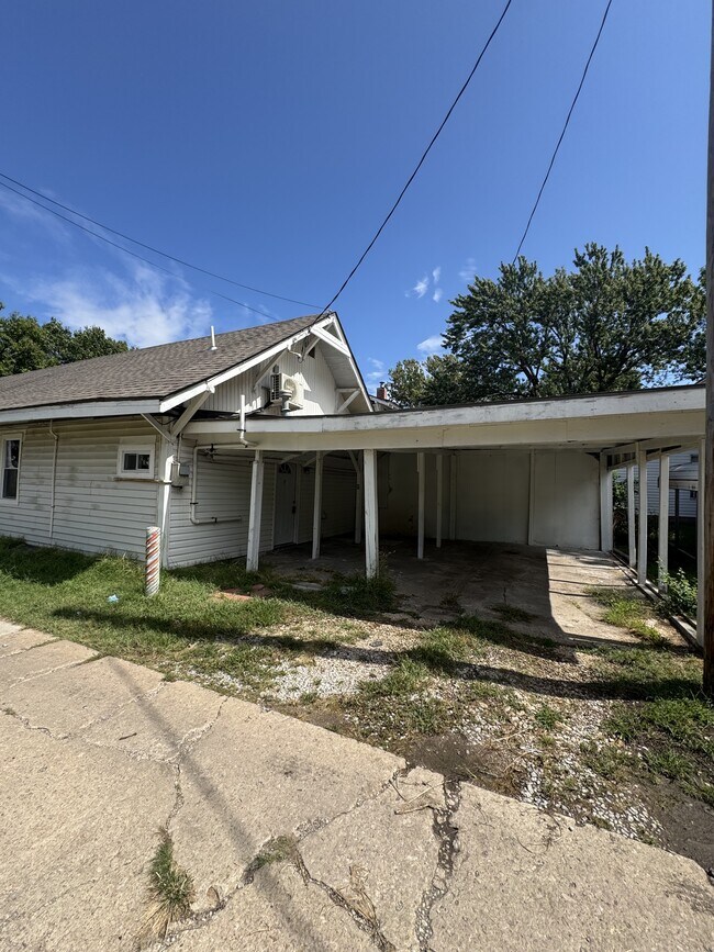 Building Photo - 1511 SW Huntoon St