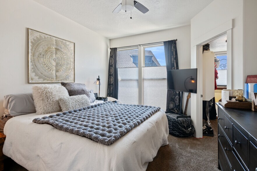 Building Photo - 11271 S High Crest Ln