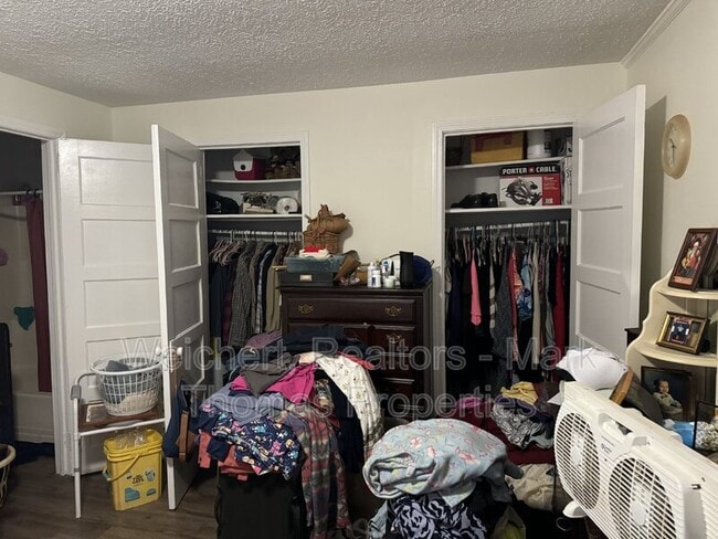 Building Photo - 400 School St