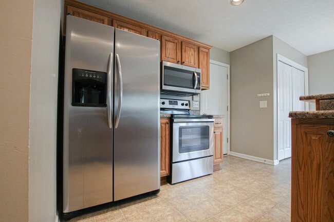 Building Photo - Pet Friendly Three Bedroom!