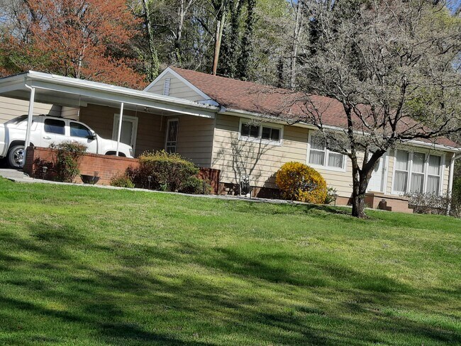 Building Photo - 5213 Evelyn Dr NW